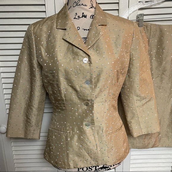 Noviello- Bloom skirt suit - Picture 2 of 6